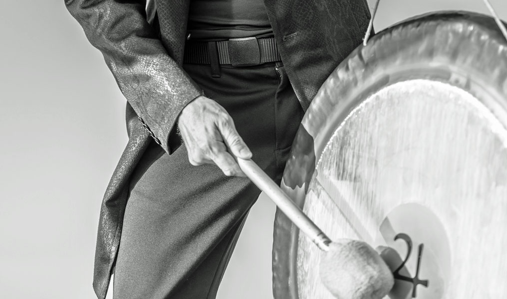 Gongs am Kanal – „Sternenwege“ mit Peter Heeren